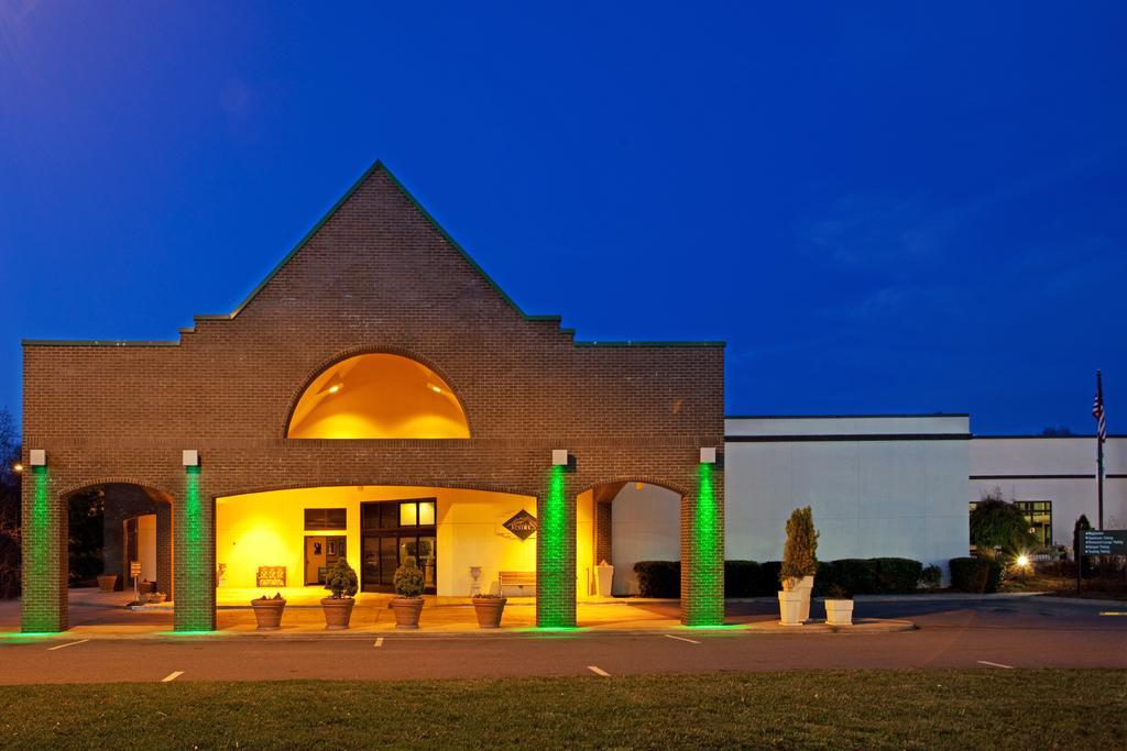 Hotel Salisbury & Conference Center Exterior photo