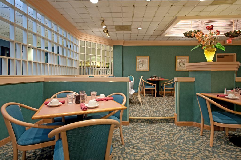 Hotel Salisbury & Conference Center Restaurant photo